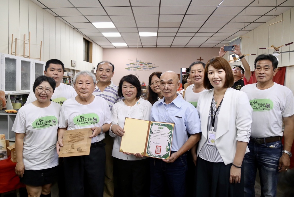 藝起閃耀 再現風華檜木建築模型課程結業式 嘉義市長黃敏惠見證精湛檜木工藝傳承