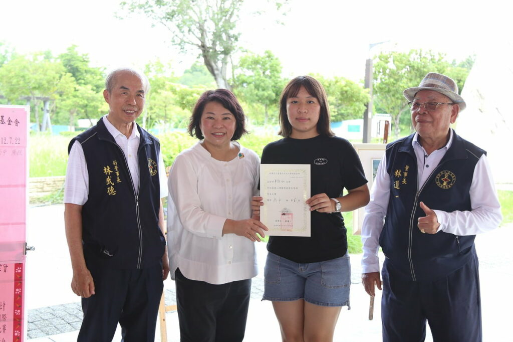 嘉義北回文化藝術基金會「嘉義心諸羅情-我愛北香湖」寫生比賽 黃敏惠市長到場鼓勵 