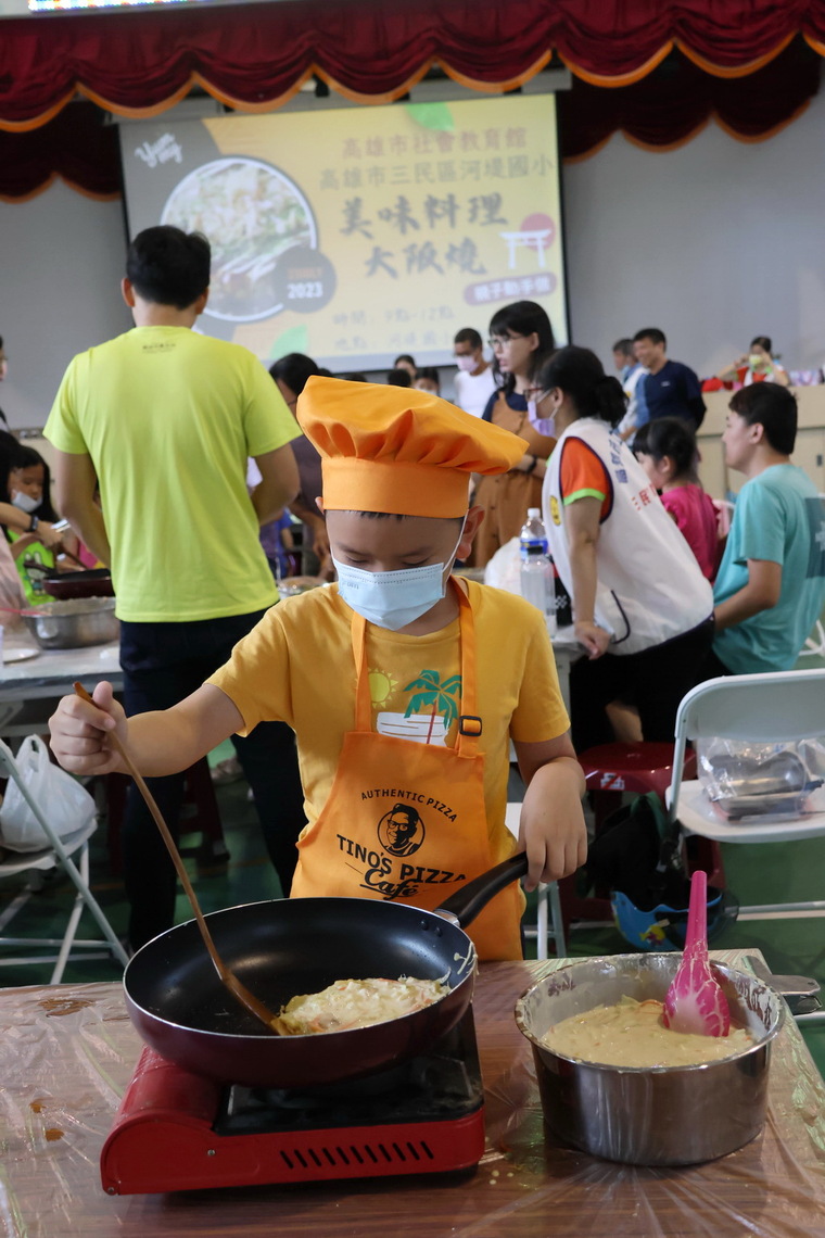 漾新聞|社教館攜手河堤國小舉辦美味料理大阪燒 小小廚師享受烹飪樂趣