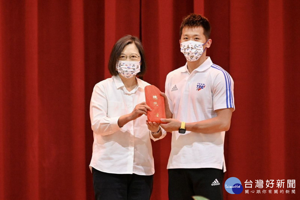 ▲蔡英文總統至國家運動訓練中心為選手加油打氣。