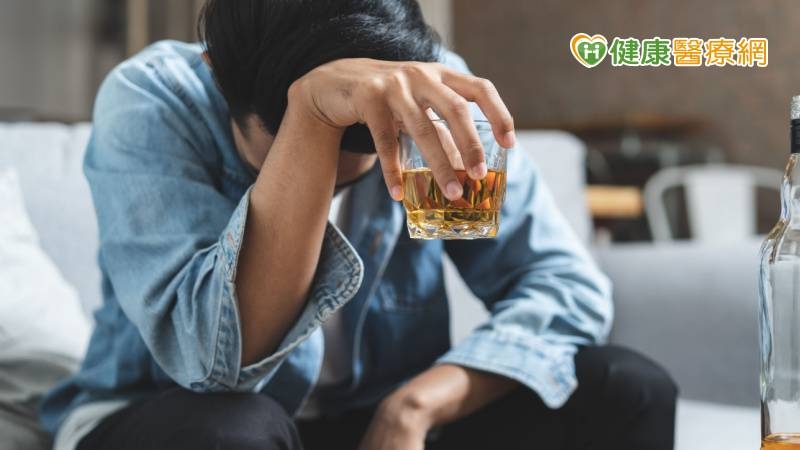 下班後喝一杯放鬆?小心不知不覺酒精綁架 1類人佔最多