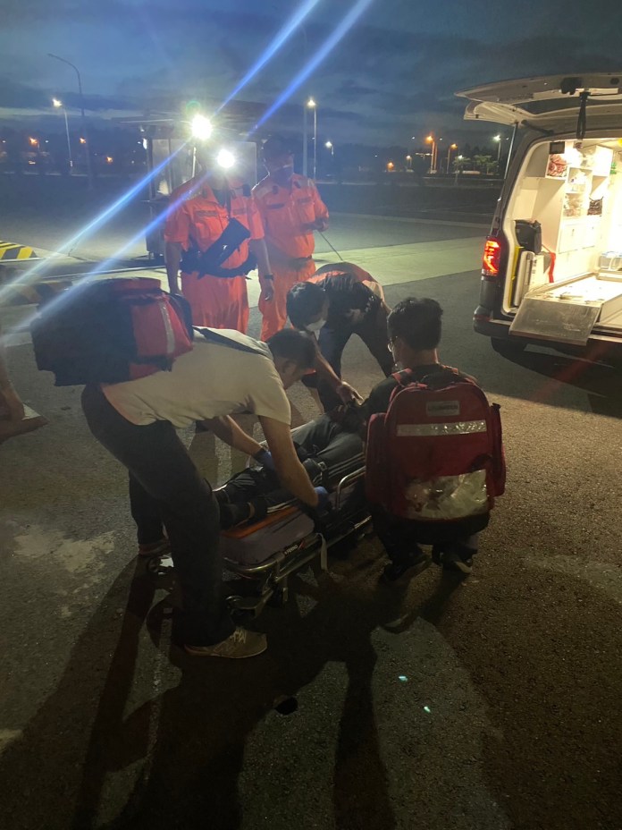 (熱衰竭船員救援片)熱昏了!漁船船員抽筋昏迷 台中海巡馳援送醫 67 | 社會 社會 記者爆料網