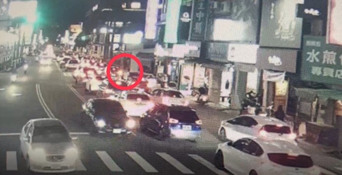 (行車糾紛釀射擊BB彈片)台中行車糾紛引發射擊BB彈 警逮捕兩嫌到案 72 | 社會 社會 記者爆料網