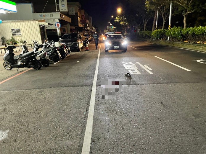 桃園男酒後「敢不敢躺馬路睡覺」 2機車繞道閃避下1秒賓士車輾過 73 711 8 | 社會 社會 記者爆料網