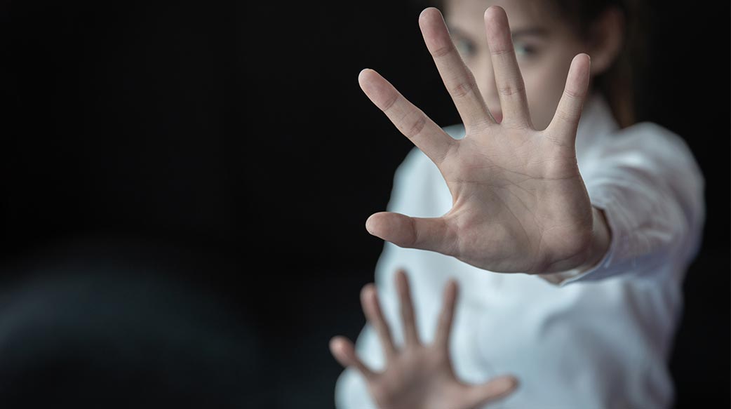 標誌 黑色 突擊 業務 手勢 成人 社會的 人 心理 女人 男人 白 手掌 憤怒 受害者 停止 女 孤立 工作 辦公室 性別 女孩 手 恐懼 職場 針對 老闆 人的 暴力 關係 國內 背景 嚴重 年輕 濫用 女 應力 高加索