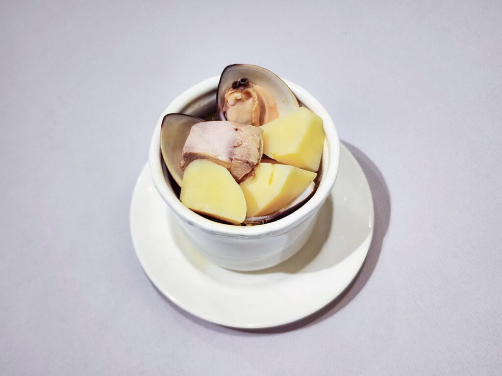 大蛤鮮筍燉雞盅。