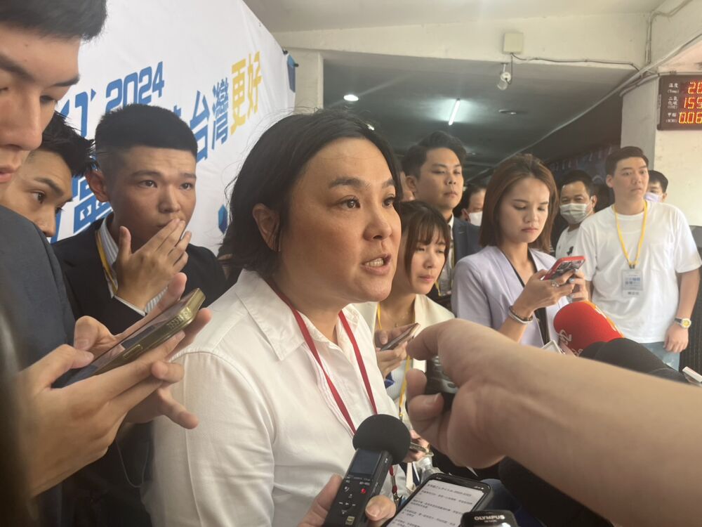 郭台銘稱「民意大於黨意」 陳玉珍:相信郭董會做最好決定 262 郭台銘稱「民意大於黨意」 陳玉珍:相信郭董會做最好決定 261