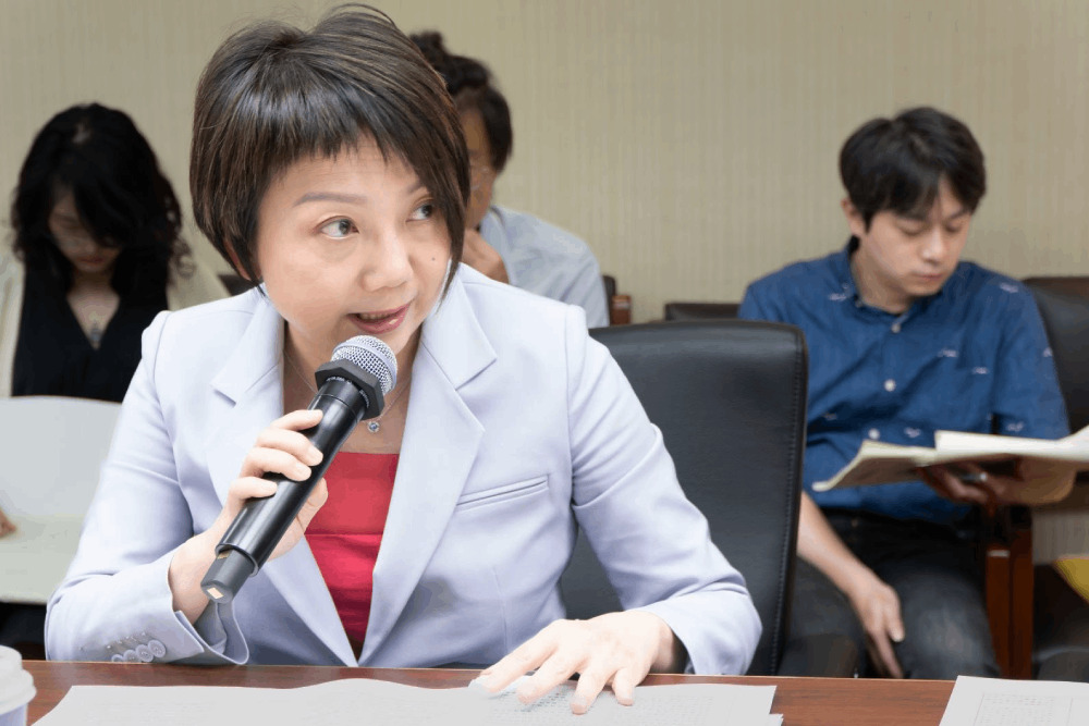 質疑政院版《性工法》 范雲批僅將主管機關定位輔助角色 318 質疑政院版《性工法》 范雲批僅將主管機關定位輔助角色 317