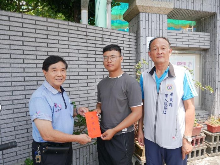 陸軍上兵父親重症 屏東軍友站慰問關懷