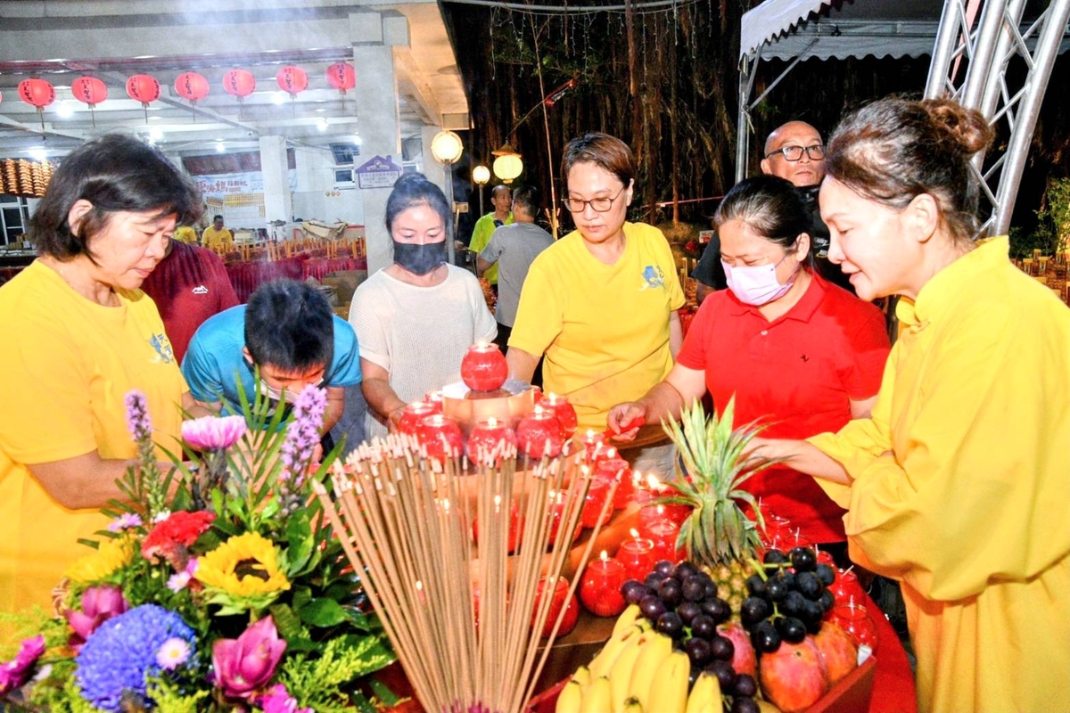 ▲東海龍門天聖宮在考據後加大了科儀祈福的力度和能量,貢祀卅二天帝、開放『天帝賜福納祥供桌』認桌特稟疏文祈福加持。(圖/東海龍門天聖宮 提供)