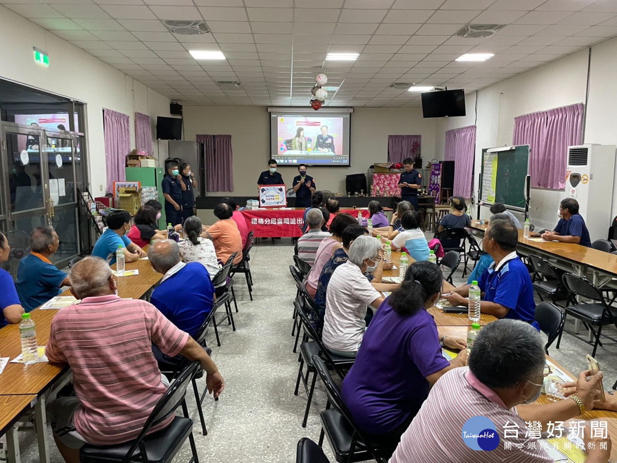 楊梅分局富岡派出所推動社區警政再出發，強化民眾婦幼安全宣導。