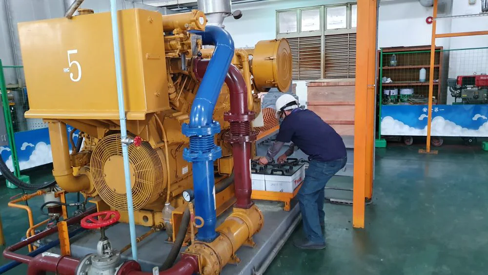 水利局防汛抽水站抽水機組試運轉。〈消防局提供〉