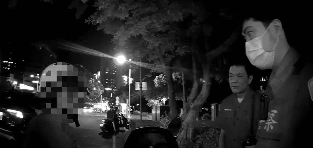 失智老翁迷航熱昏路倒｜暖警熱心護送返家