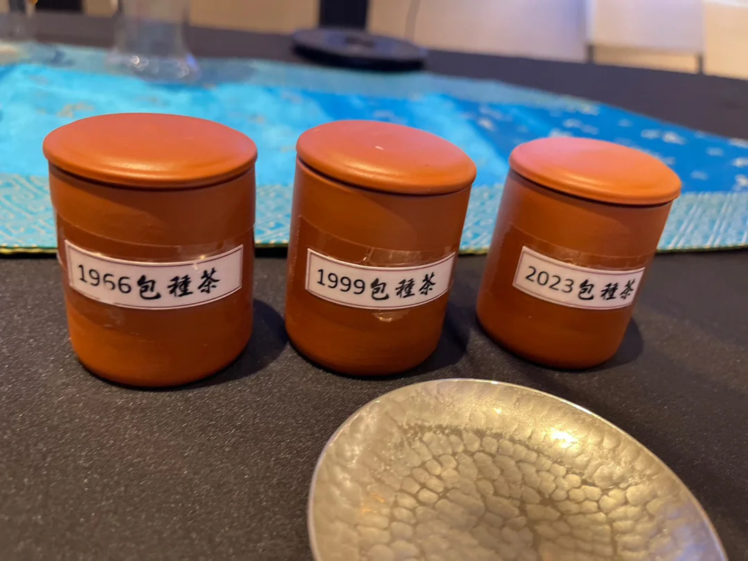 ▲現場珍藏超過四十年的珍貴建順茶行老茶葉，這些茶葉就是金，有錢也買不到。（照片 / 鄭維棕）