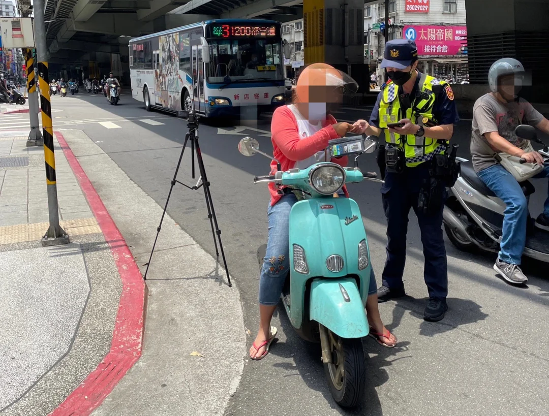 新修正道路交通管理處罰條例實施｜車輛不停讓行人將面臨更嚴厲罰則