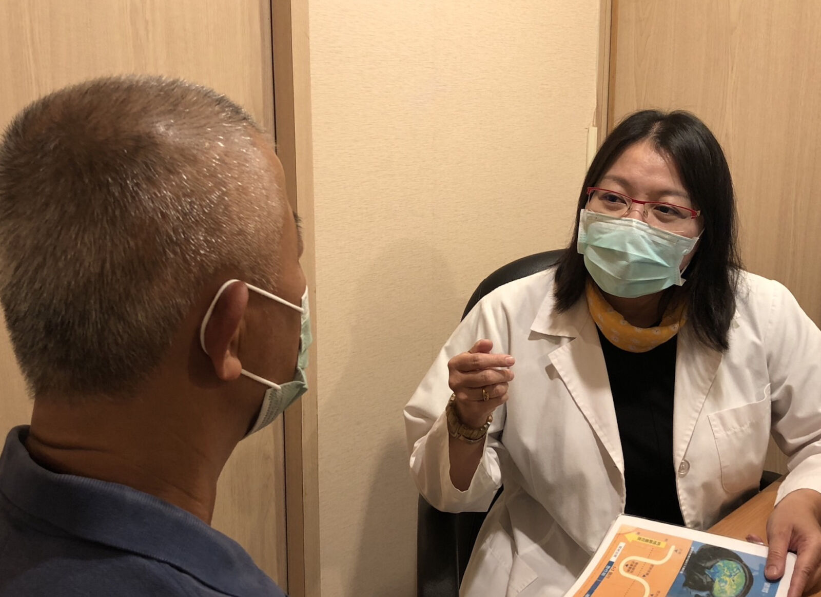 熟男「看東西花花的」快失明 檢查卻正常!醫師一看問題藏在這 310 熟男「看東西花花的」快失明 檢查卻正常!醫師一看問題藏在這 309