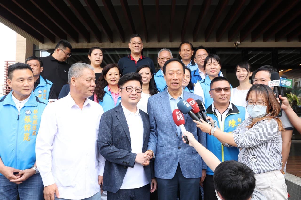 【幕後】密會中南部藍議長「集結連署組織」傳郭台銘8月重大宣布 284 【幕後】密會中南部藍議長「集結連署組織」傳郭台銘8月重大宣布 283