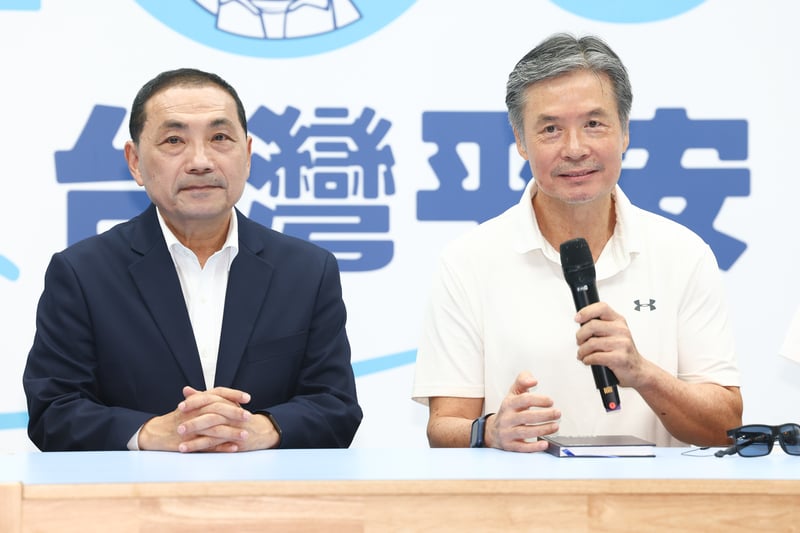 金溥聰(右)擔任侯友宜競辦執行長以來,多次砲口向內批評自己人。中央社
