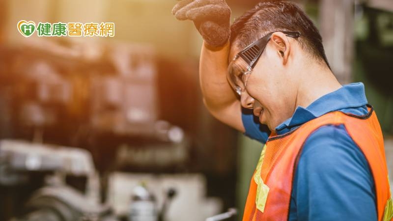 戶外工作熱到受不了! 醫師教你「9方法」預防熱疾病