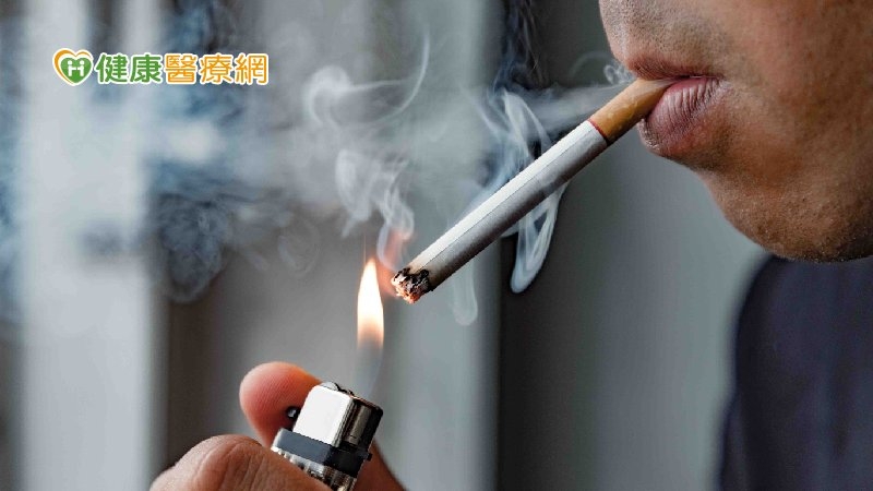 吸菸不會影響視力？電子菸不會傷害眼睛？　錯！「這些」眼疾風險都會提升