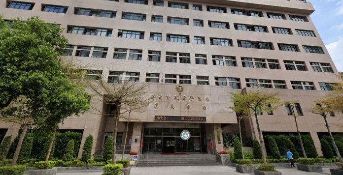 快訊/北市信義分局交通警官未出勤 同事找人驚見陳屍備勤寢室 65 111 15 | 社會 社會 記者爆料網
