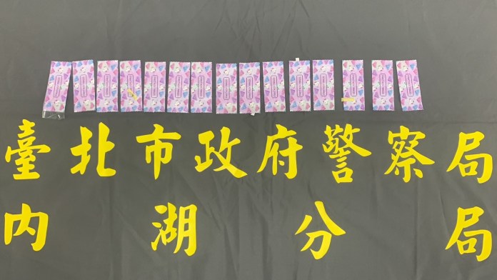 網路自稱「武器裝備商」 內湖警遠赴高雄抓居無定所毒販 61 511 18 | 社會 社會 記者爆料網