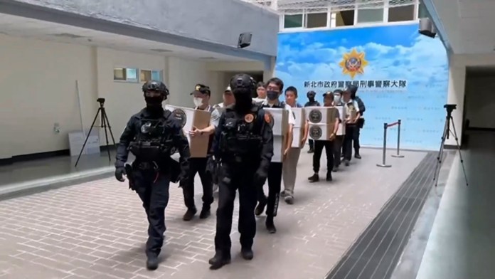 霹靂小組荷槍實彈押解!新北警銷燬43公斤、市價8500萬毒品 56 813 4 | 社會 社會 記者爆料網