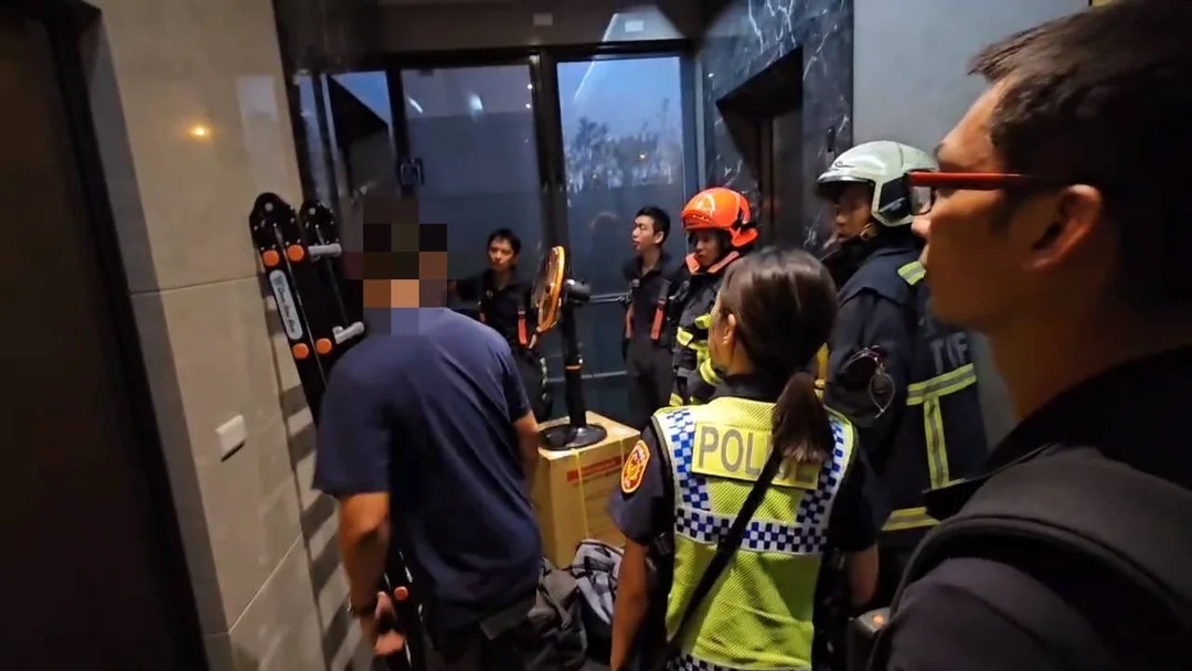 下班卡電梯動彈不得｜烏日分局三和警急架梯「即刻救援」