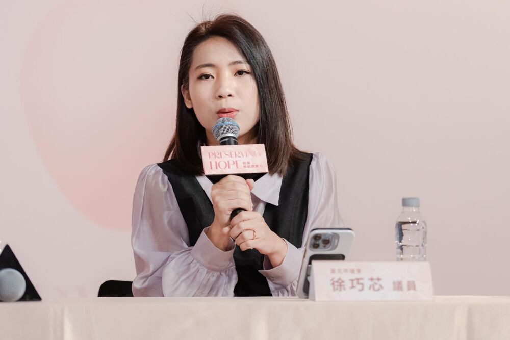 徐巧芯屢幫郭台銘主持見面會 黃子哲:關鍵時刻盼同舟共濟 266 徐巧芯屢幫郭台銘主持見面會 黃子哲:關鍵時刻盼同舟共濟 265
