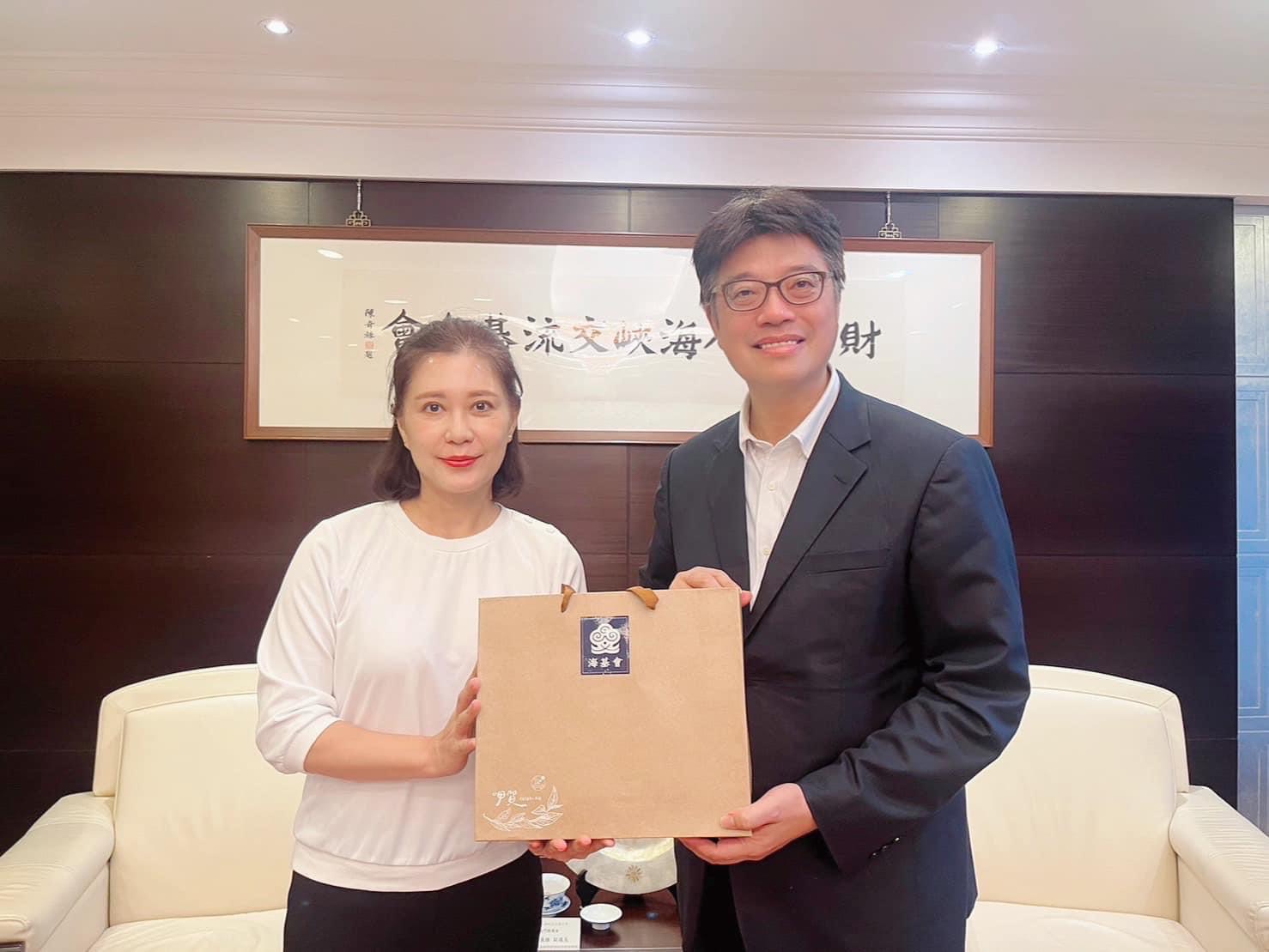 藍營金門分裂?民眾黨區域提副議長之妻參戰立委 238 尚文凱(圖左者)。(尚文凱FB)