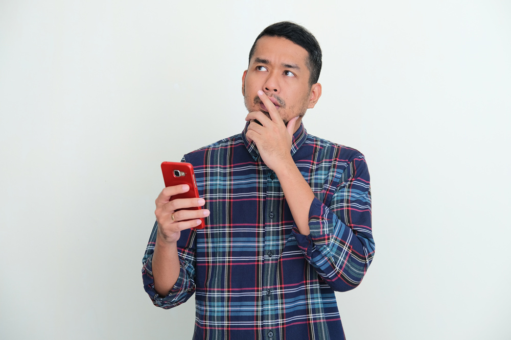 過度使用手機會影響大腦功能,別忽視腦部健康 (圖片來源:Shutterstock)