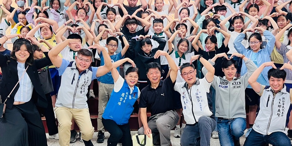 建國國小合唱團奪第12屆世界合唱比賽金質獎 頭份市長羅雪珠攜青創特色餐點慰勞