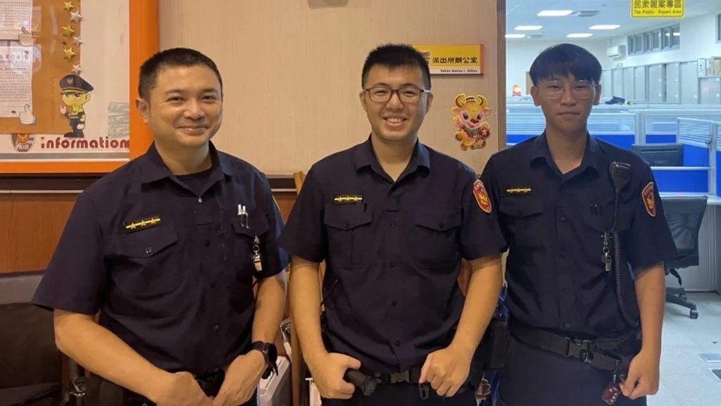 杜蘇芮強風吹倒路樹 | 基警冒雨交管排除