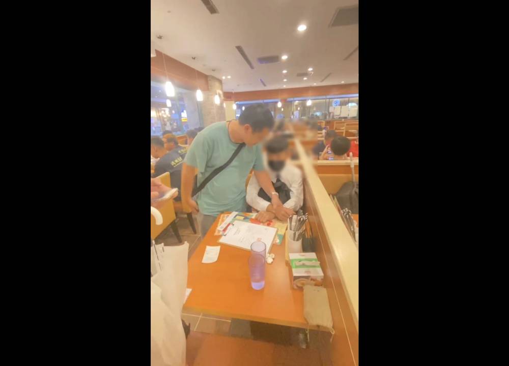 假冒名人詐騙95萬 元 颱風天面交警逮詐欺車手 274 假冒名人詐騙95萬 元 颱風天面交警逮詐欺車手 273