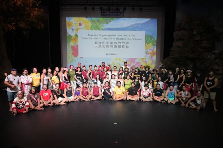 大溪地冠軍舞團 Hei Tahiti 體驗臺灣原住民族文化的獨特之美。 圖:花蓮縣政府原民處/提供