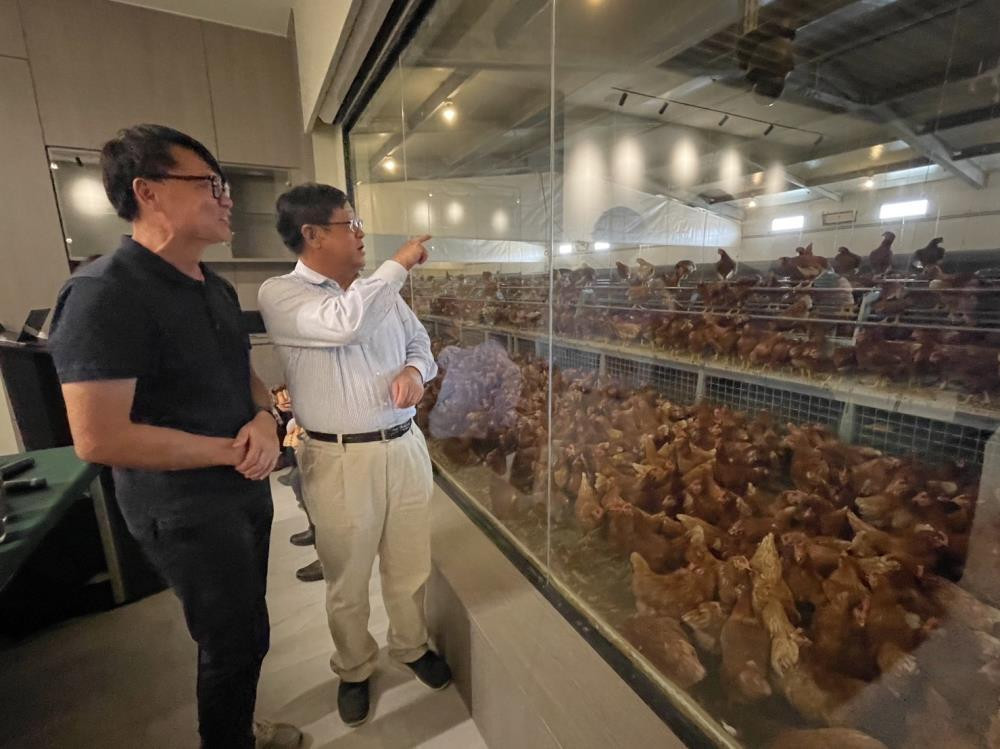行政院環保署長張子敬(右)(圖/資料照片,圖源:行政院環保署)