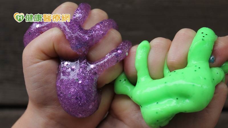 夏日危肌/小心「史萊姆皮膚炎」! 硼砂、膠水防腐劑等都是皮膚危機