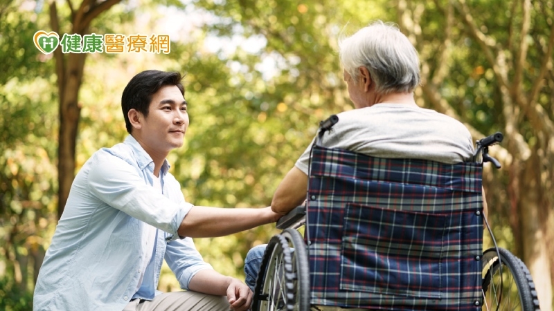 長期照顧失能家人好累… 把握「照顧救生圈」自救5守則