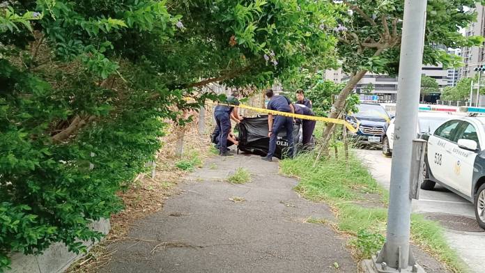 快訊/淡水男倒臥血泊 頸有刀傷陳屍街頭 68 211 22 | 社會 社會 記者爆料網