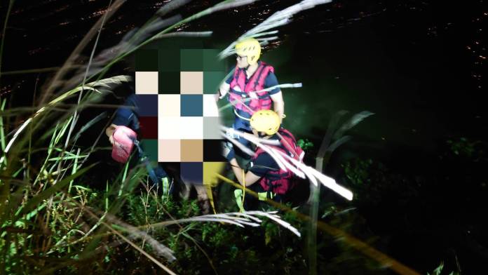 新北男颱風夜鬧脾氣 跳運河對峙救援警消 68 311 22 | 社會 社會 記者爆料網