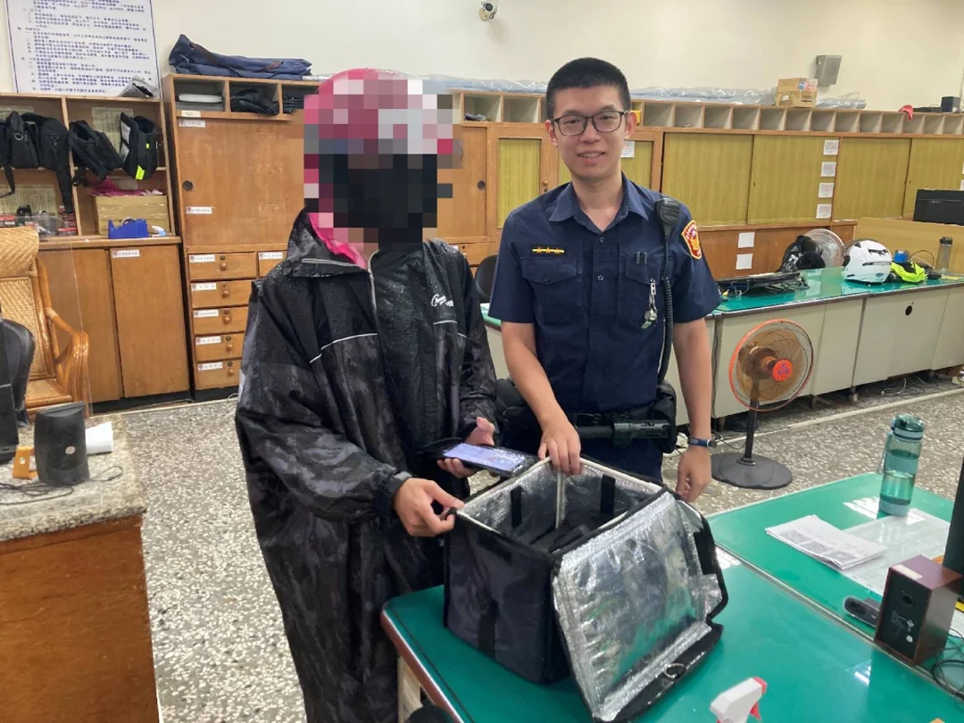 霧警迅速協助調閱監視器｜民眾拾獲外送箱尋找失主歸還