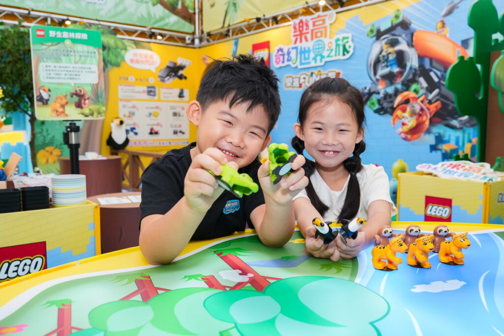 台灣樂高結合結合深受歡迎的多種樂高系列，打造4大關卡：飛沙賽車競技、拯救企鵝、蜜蜂採蜜、叢林探險，透過接觸樂高激發孩子豐富的想像力，探索無限可能！