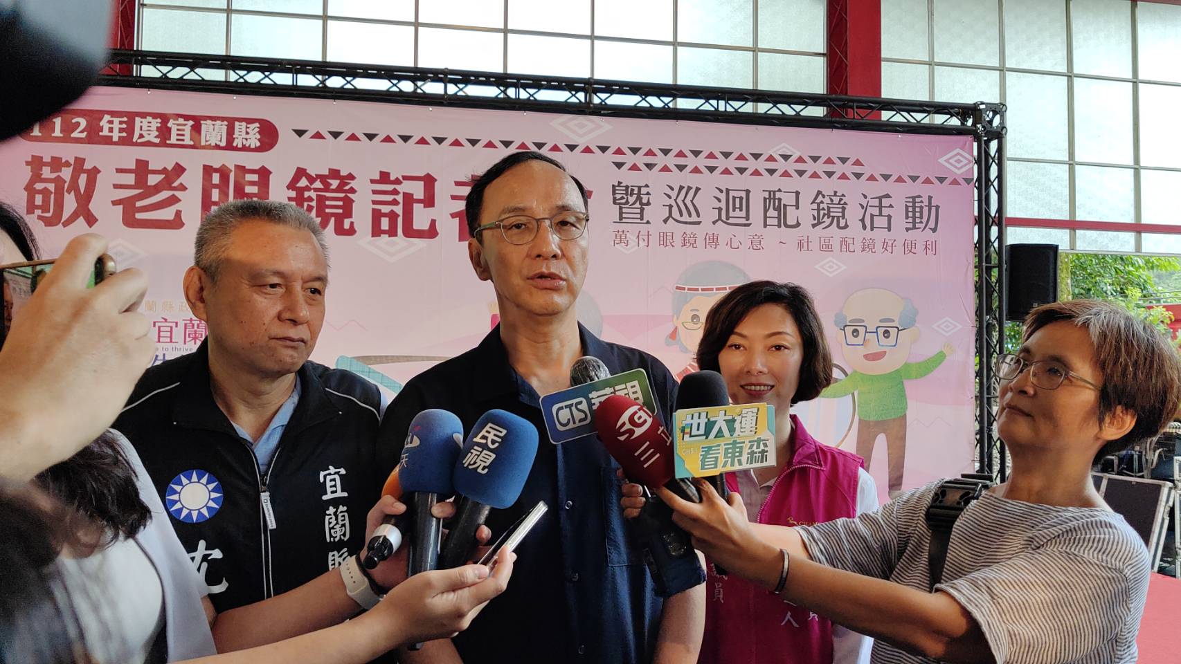 林金結與郭台銘同台惹議 朱立倫:勸告不聽就祭出黨紀 244 林金結與郭台銘同台惹議 朱立倫:勸告不聽就祭出黨紀 243