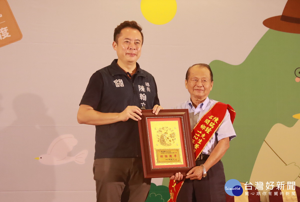 陳鄉長肯定務農家庭的父親都相當辛苦。(記者扶小萍攝)