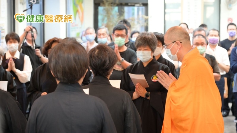 北市首創佛教聯合祈福火化儀式 「先火化」節葬又環保