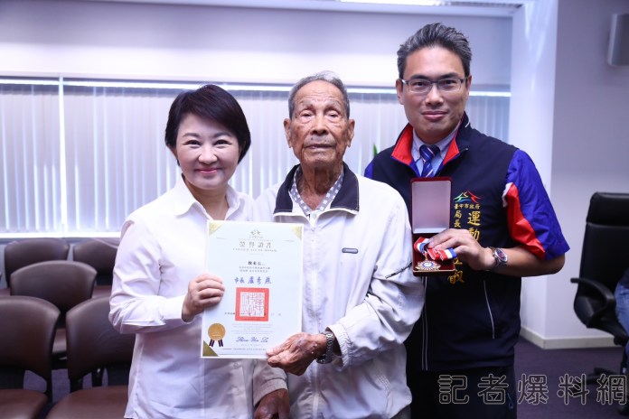 萬名球迷High翻洲際看職棒 「台中棒球教父」魏來長入名人堂 65 | 運動 運動 記者爆料網