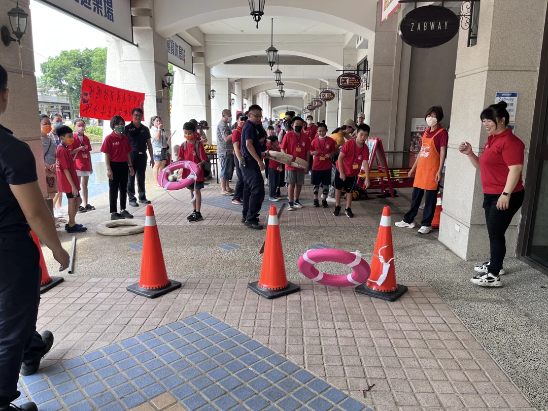 水域安全救援-叫叫伸拋划。（圖/記者謝榮浤翻攝)