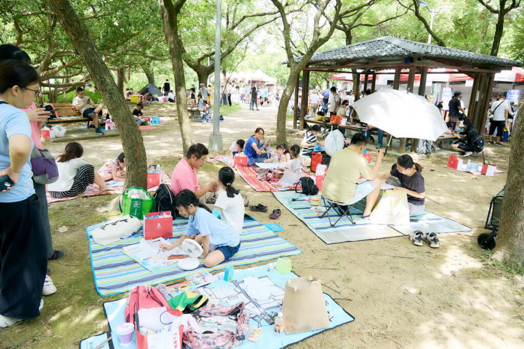 亞尼克第19屆寫生比賽連續19年不中斷,睽違3年回歸實體活動,限量1200組名額全部額滿,大小牽小手草地寫生、親子野餐
