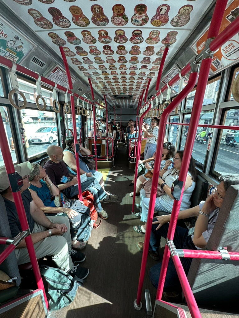 洪堡圳25名教育參訪團體驗電動公車