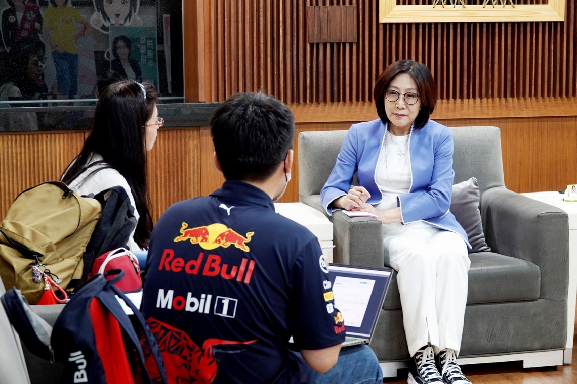 漾新聞|日本朝日新聞專訪談女力從政 康裕成議長:婦女保障制度已經完成階段性任務